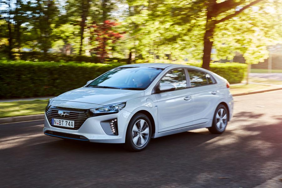  Hyundai IONIQ plug-in (AE) 2018 года  (AU) (фото 1 из 40)